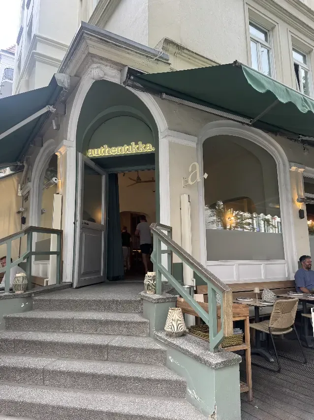 restaurant-exterior-authentikka-winterhude