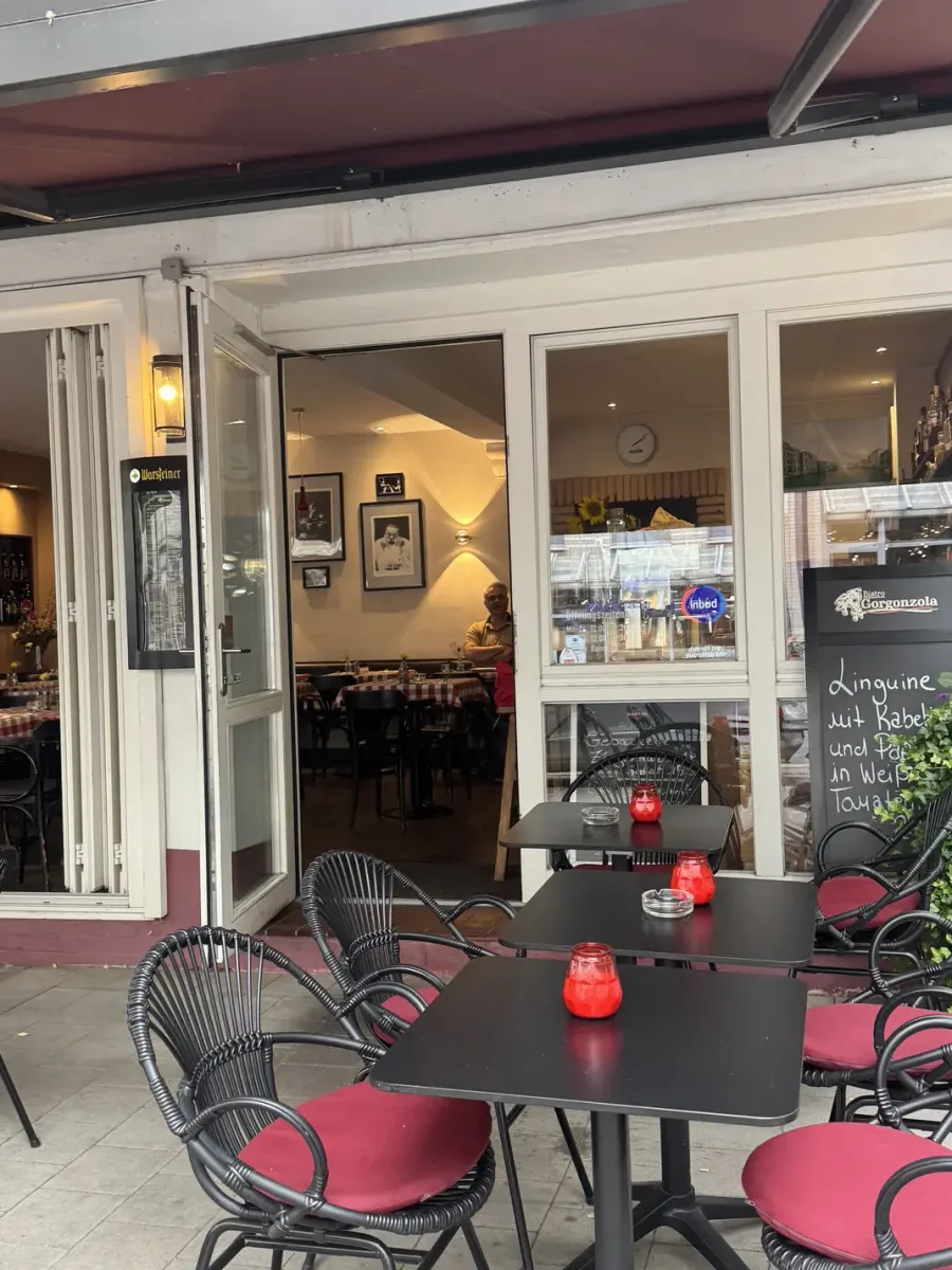 restaurant-exterior-bistro-gorgonzola