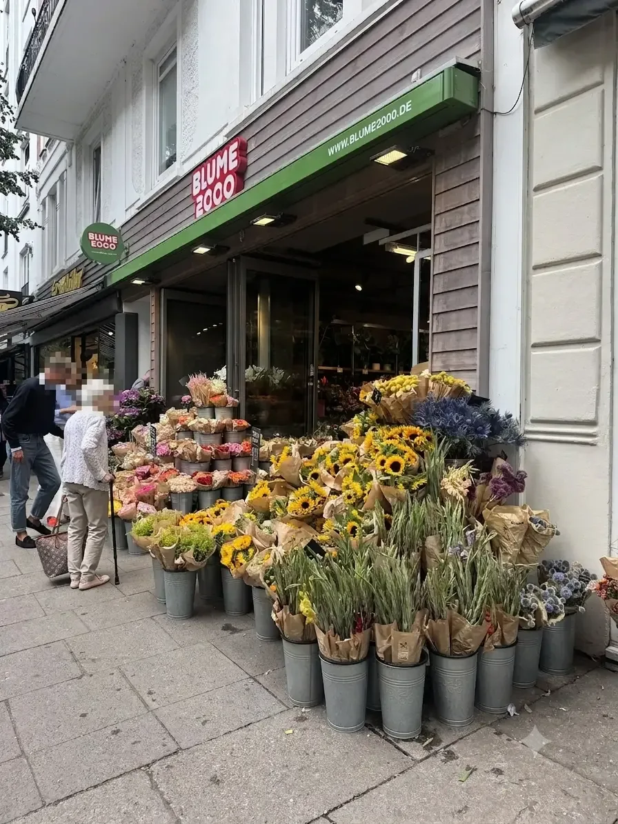 flower-shop-exterior-blume2000-hamburg-muehlenkamp