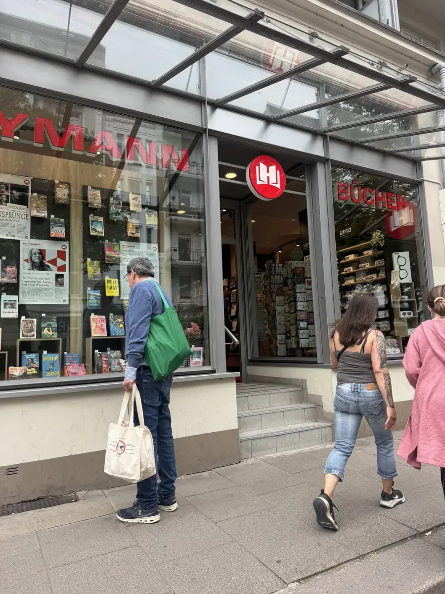 bookstore-exterior-buchhandlung-heymann