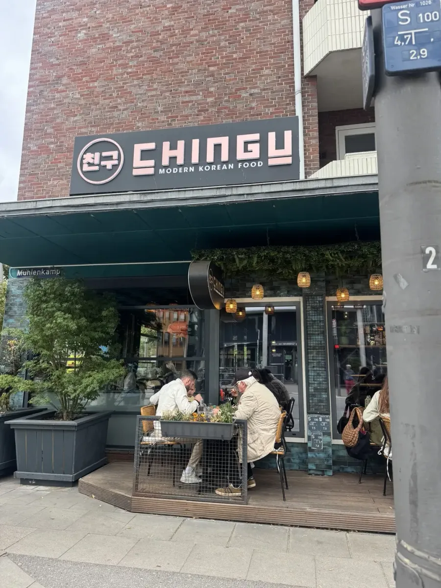 restaurant-exterior-chingu-winterhude-modern-korean-food-in-muehlenkamp-hamburg