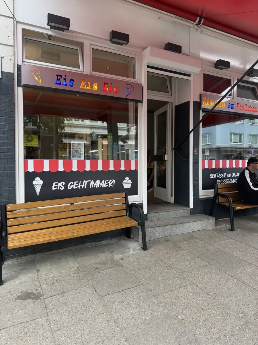 ice-cream-shop-exterior-eiscafe-am-poelchaukamp