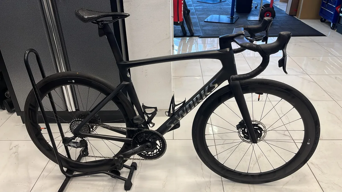 black-road-bike-hamburg-bikes