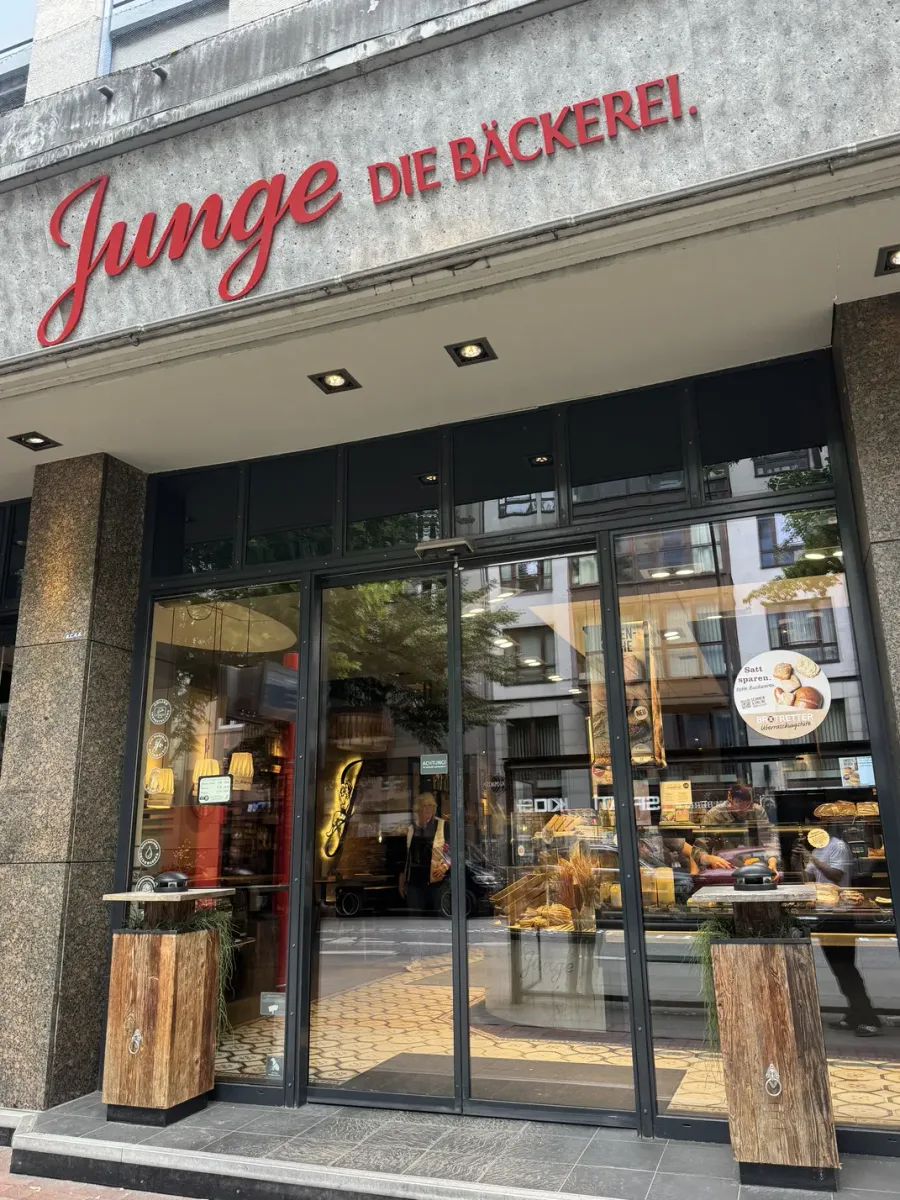 bakery-exterior-junge-die-baeckerei